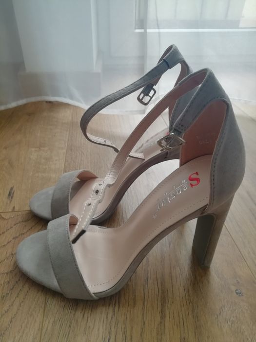 Nowe buty na obcasie szare rozmiar 36