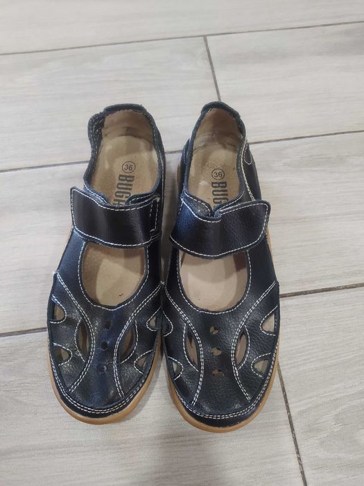 Сандалі шкіряні жіночі Bugatti