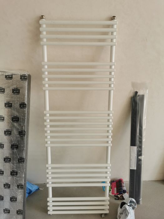 Grzejnik łazienkowy 60x120 z zaworami