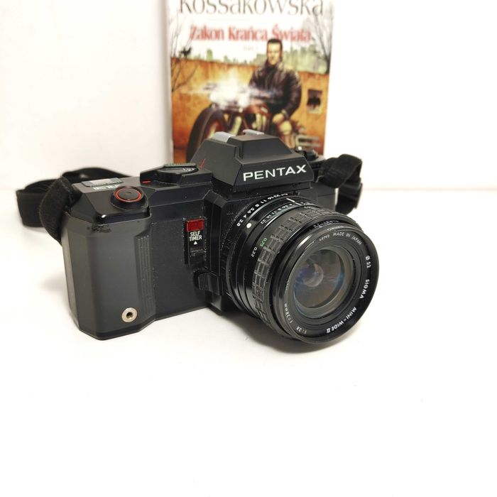 Analogowa lustrzanka PENTAX A3 z szerokokątnym 28 mm 1:2,8 Sigma