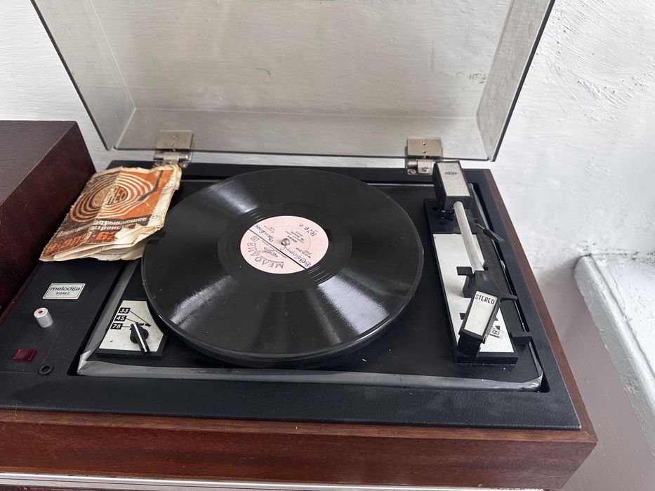 Продаж радіо техніки. Melodija stereo 104