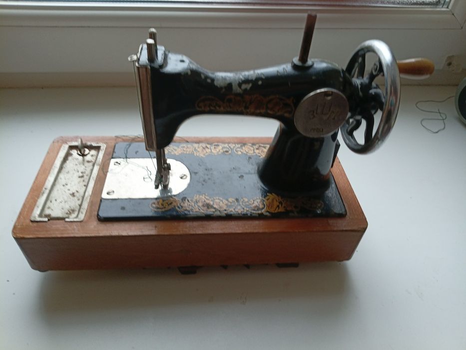 Дитяча швейна машинка.