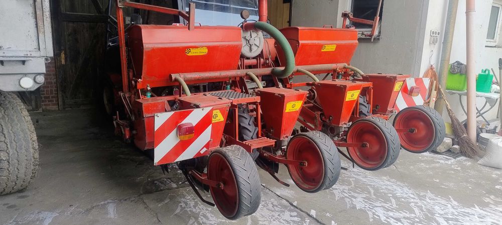 Siewnik do kukurydzy Becker Aeromat 4 rzędowy