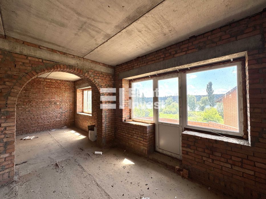 Продаються 2 будинки за ціною одного, с. Литвинівка, 35 км від Києва