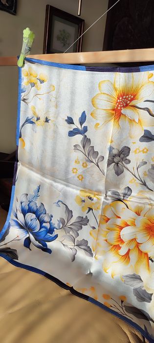 Apaszka jedwabna "Kwiaty"