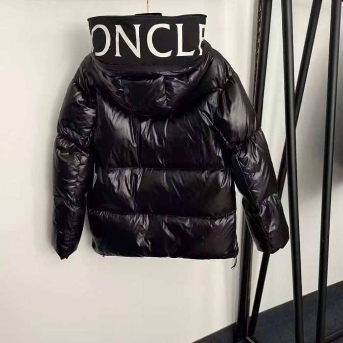 Куртка жіноча пуховик moncler