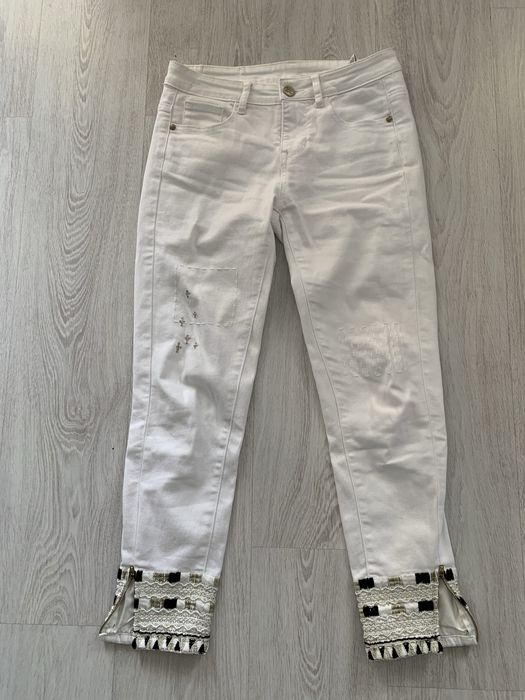 Białe jeansy damskie Desigual