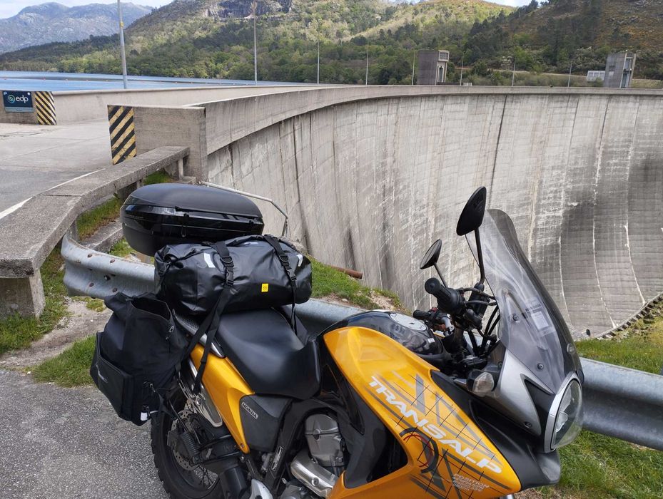 Honda Transalp 700 com ABS de 2010 com 36800 km, revisão com substituição de oleo, filtro do ar e transmição completa aos 36250km