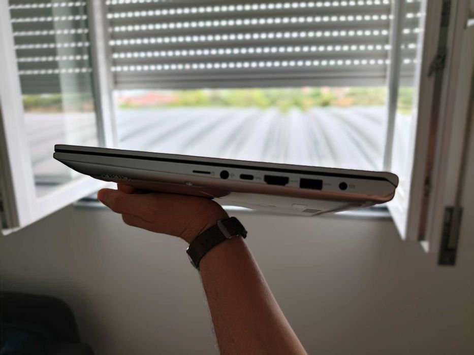 ASUS VivoBook 15" | i5 10ª Gen | Placa Grafica NVIDIA MX330 | 8GB RAM - 1TB - 256 SSD | Impecável
