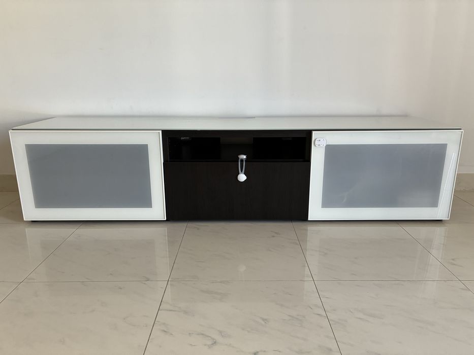 Móvel de TV IKEA BESTÅ com Tampo em Vidro (180 cm)