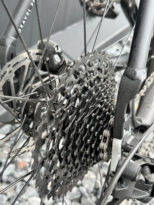 Piękny nowy rower Gravel Serious grupa sram