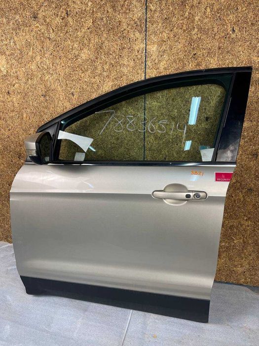 Двері передні ліві Ford Escape 13-20 фарба GN ціна за голі