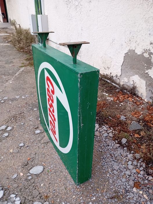 Reclame luminoso Castrol