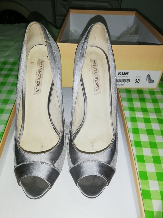 Sapatos senhora de festa.