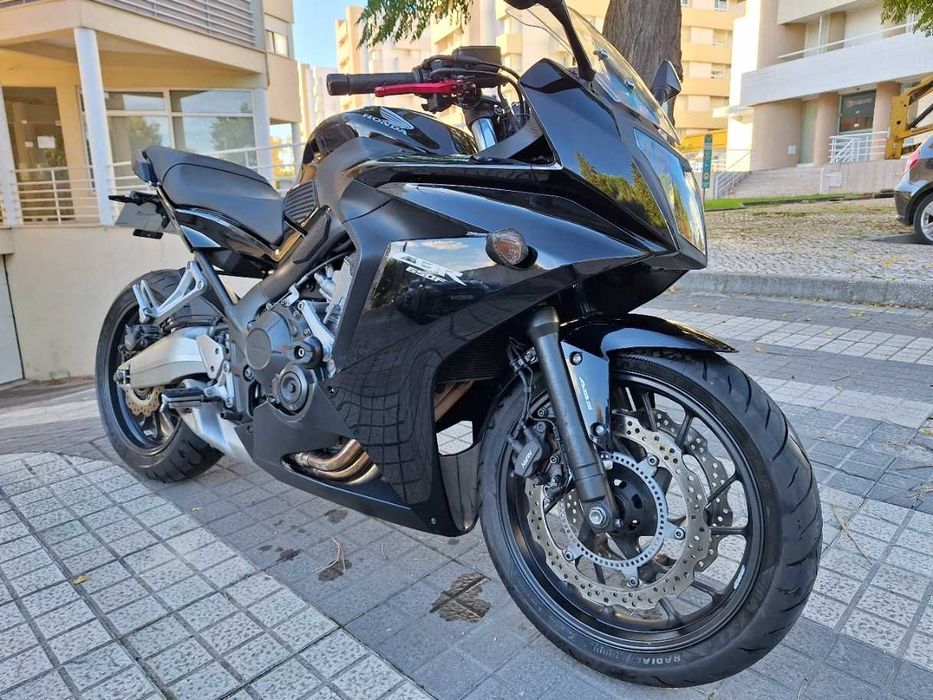 HONDA CBR650F em muito bom estado
