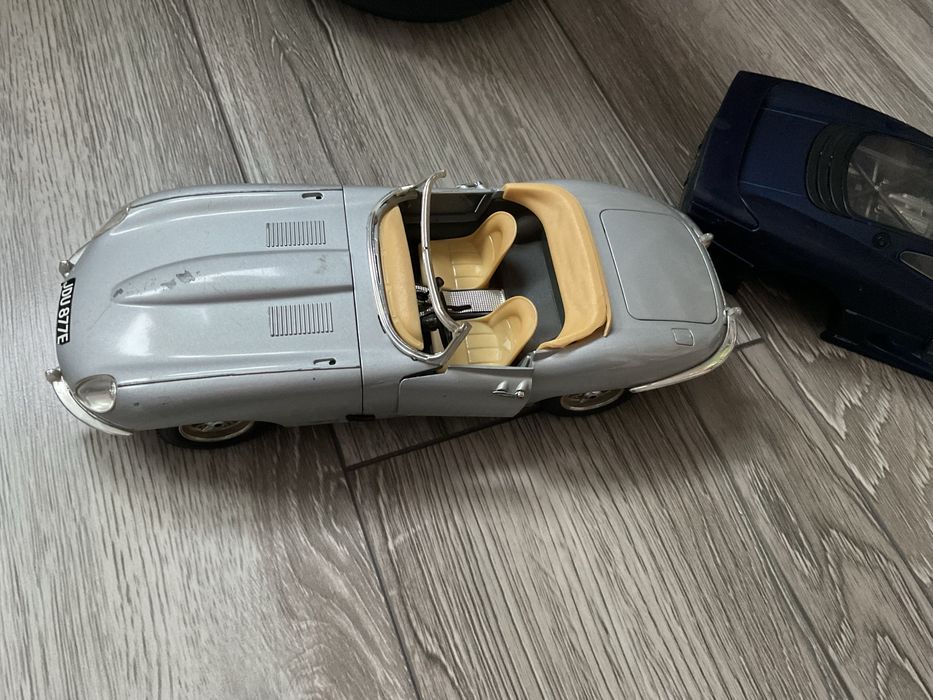 Model jaguar e type 1961 skala 1:18 zlom
