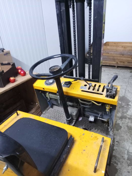 Sprzedam wózek widłowy elektryczny.