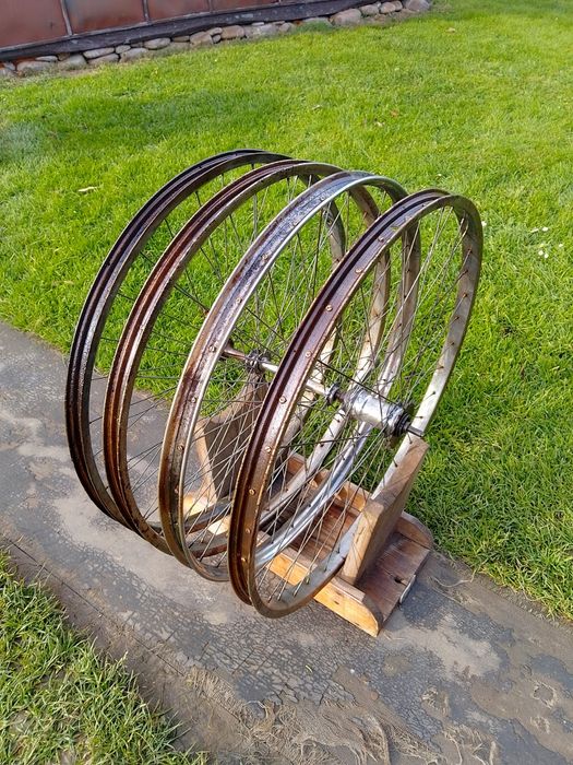 Вело-колесо передние"28"-3шт,велоколесо в сборе задние"28"-1шт.СССР.