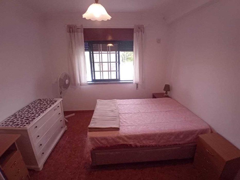 Tenho quartos para alugar em moradia Rua do Mar N 8 Almada, Caparica