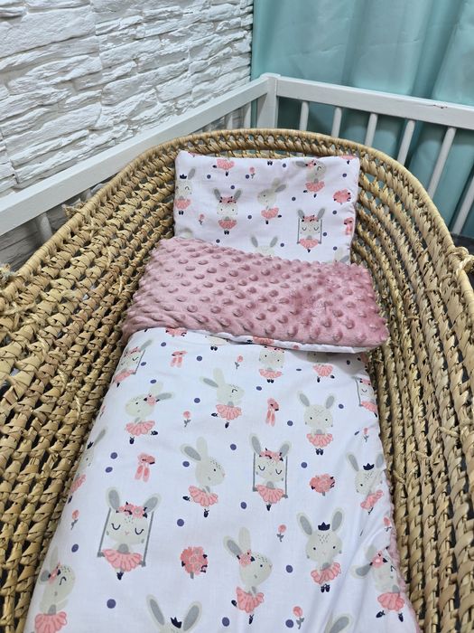 Pościel  do gondoli / kosza Mojżesza/ kolyski. Kołderka poduszka.  
Ko