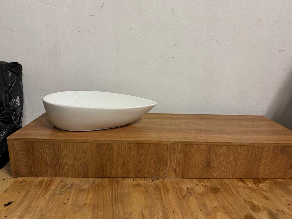 Półka wisząca pod umywalkę z płyty