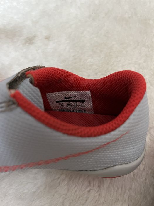 Buty sportowe do piłki nożnej Nike chlopięce 28