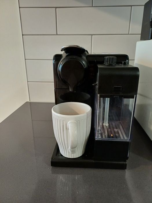 Продам кавоварку  Delonghi