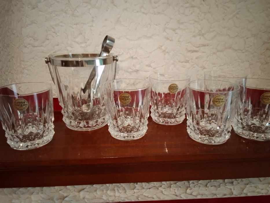 Conjunto de copos de cristal D'arques.