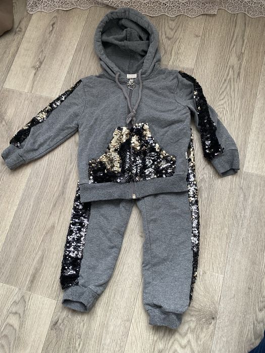 Спортивний костюм для дівчинки
