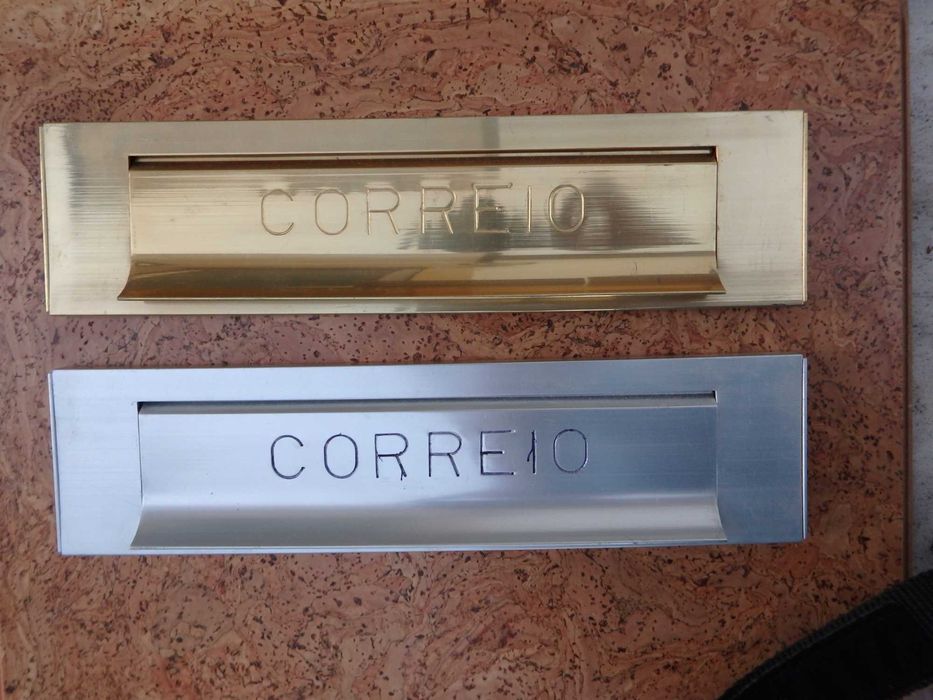 Batentes e puxadores de porta