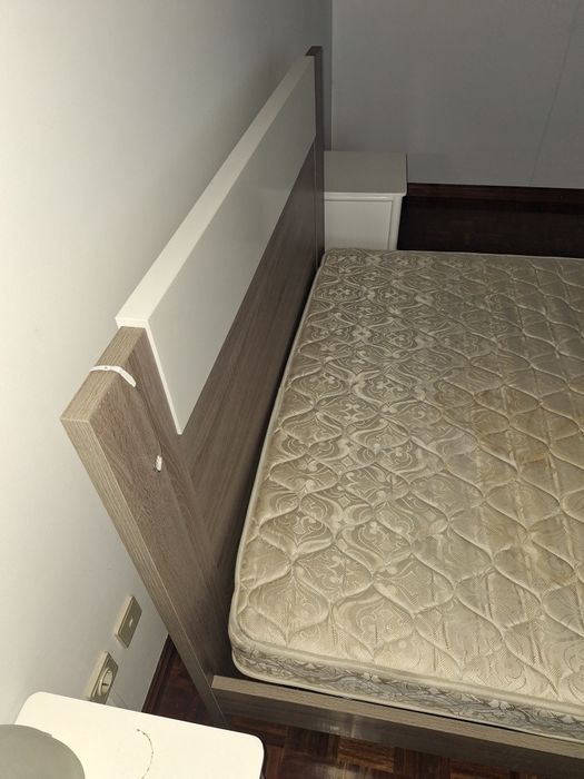 Cama de casal com colchão