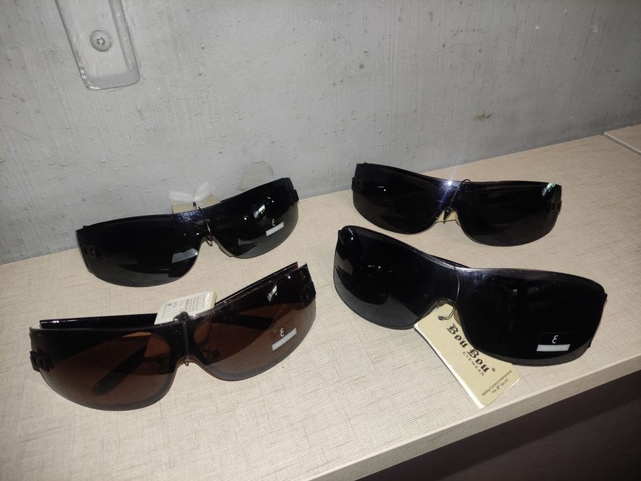 Óculos de sol Bou Bou com etiqueta