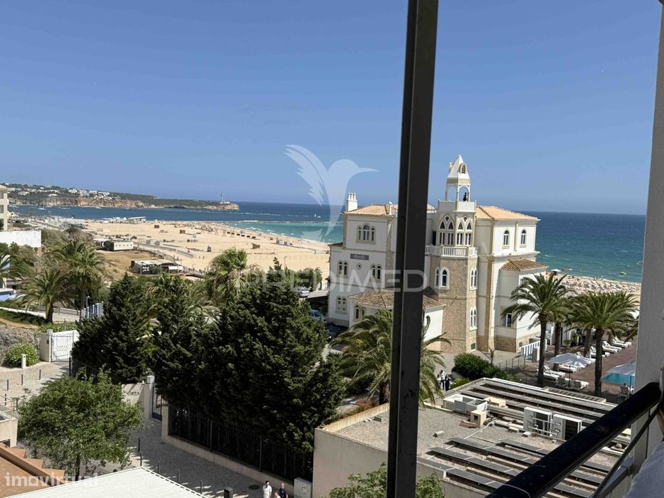 T2 Primeira Linha com Garagem na Praia da Rocha — Portimão, Faro