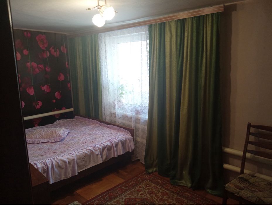 Продам часину будинка в центрі Зміїва