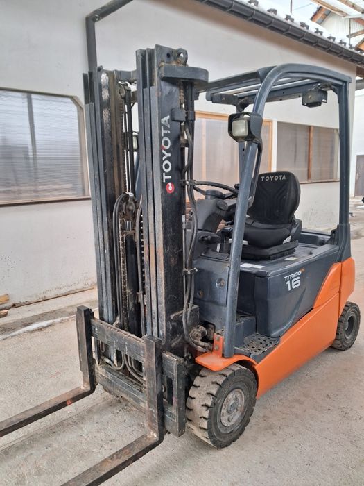 Wózek widłowy elektryczny Toyota 8FBMT16 triplex waga 4 sekcja