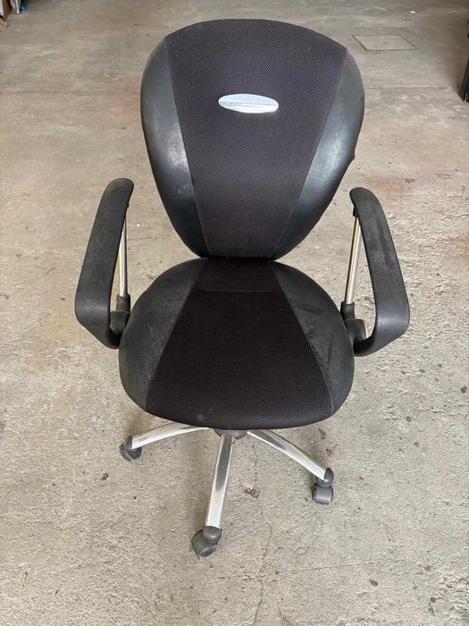 Sofá, Massageador pés, 3 Cadeiras, 1 Carrinho (Cabeleireiro)