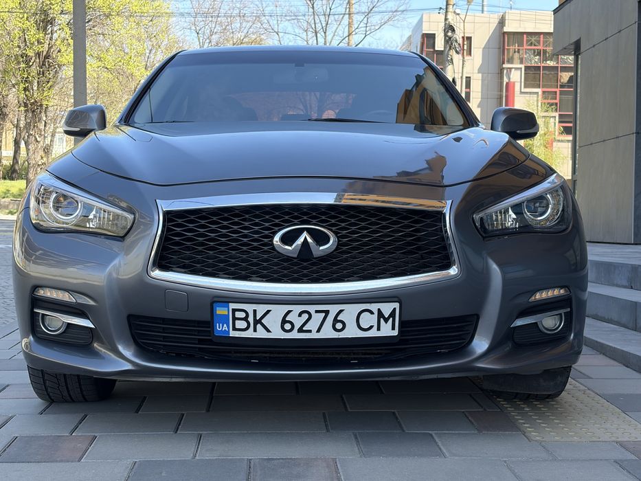 Продаю Infiniti Q50