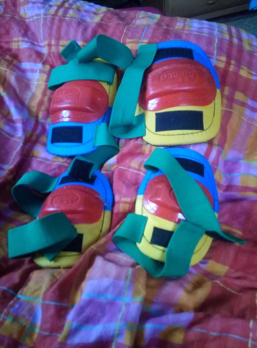 футбольні щитки.