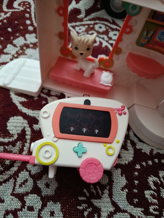 Centro veterinário com ambulância pet shop