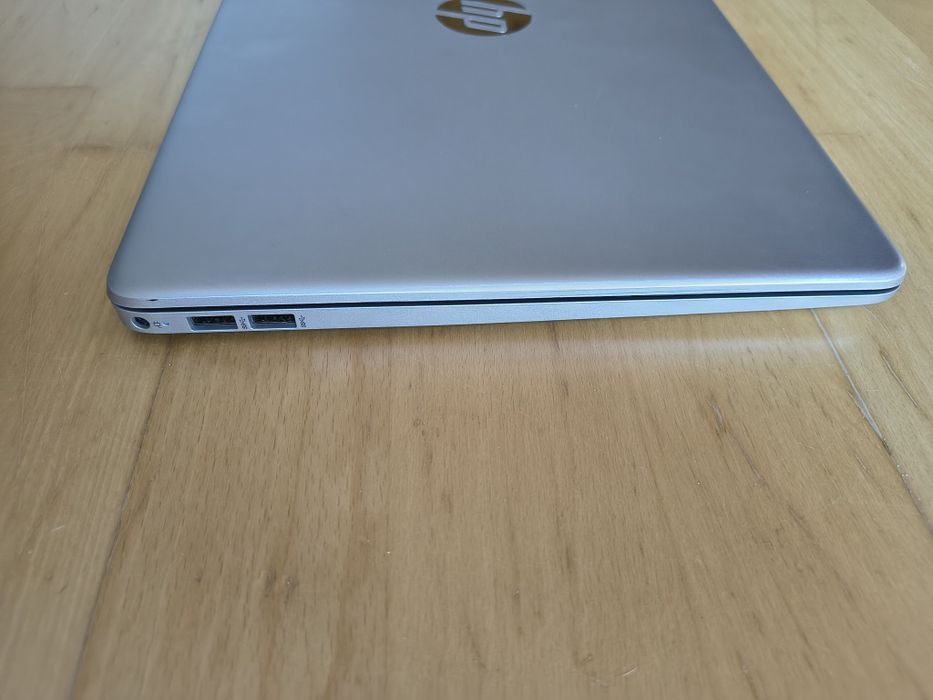 HP (i3-10Gen, 12GB, NVMe 256GB) 16.5"