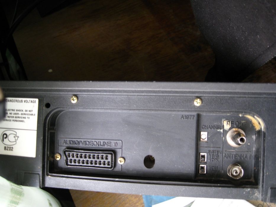 відеомагнітофон SHARP