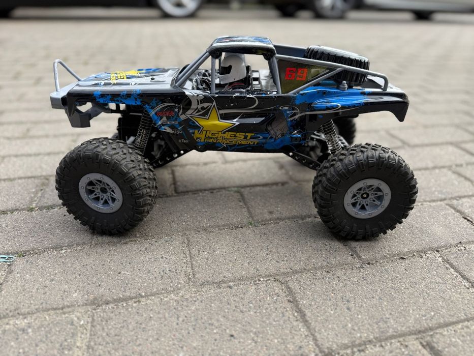 Duży samochód zdalnie sterowany CRAWLER WLToys AUTO RC 4WD 1:10
1 osob