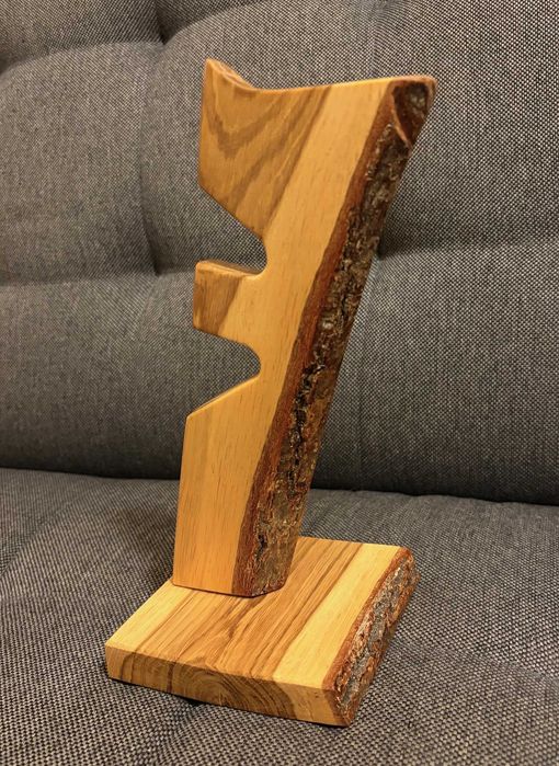 Dębowy stojak na słuchawki - rękodzieło