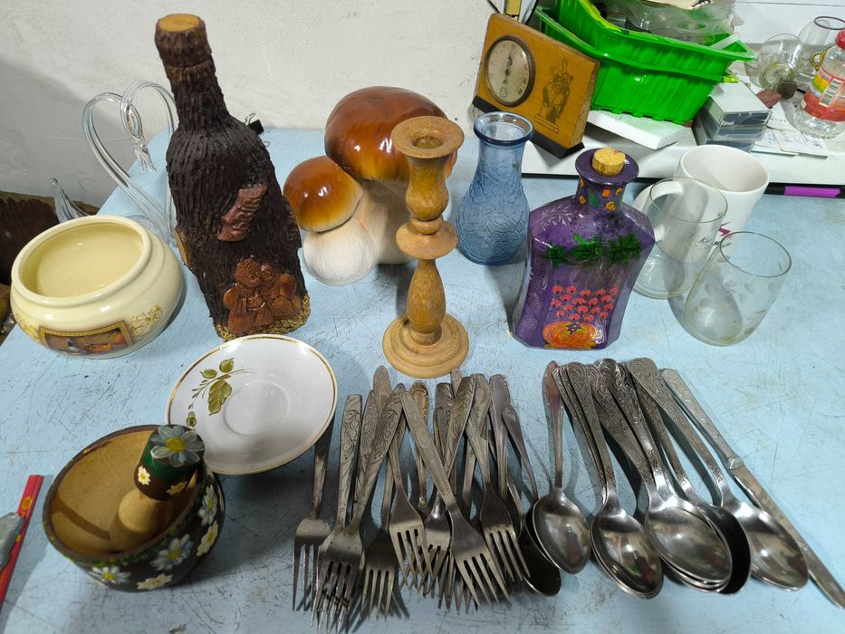 Посуд тарілки чашки блюда