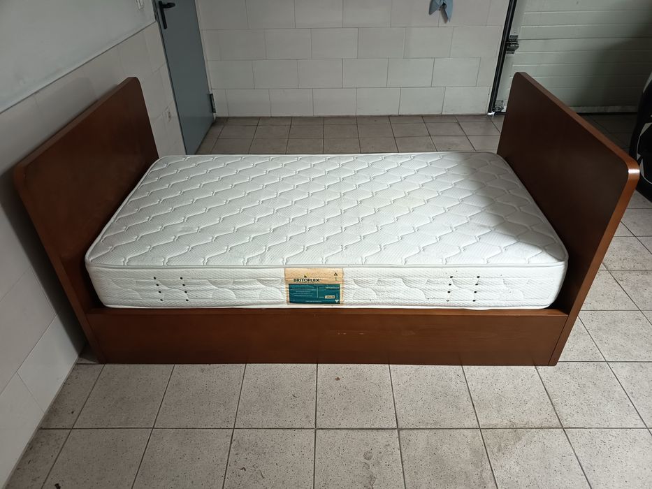 Cama solteiro com colchão e estrado