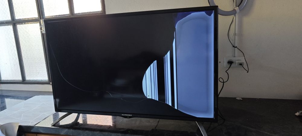 TV LCD Schneider 40" full hd (peças)