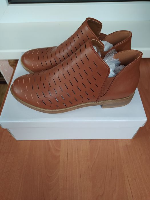 Жіночі ботільйони.