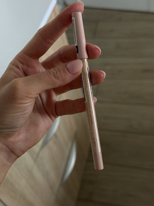 Тіні Atelier, підводка Inglot, румяна Paese, олівець для каялу світлий, олівці для очей, губ, водостійка туш