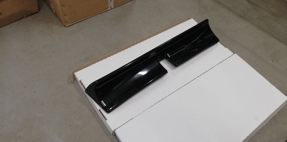Fiat 126p spojler owiewka klapy tylnej czarny mat nowa