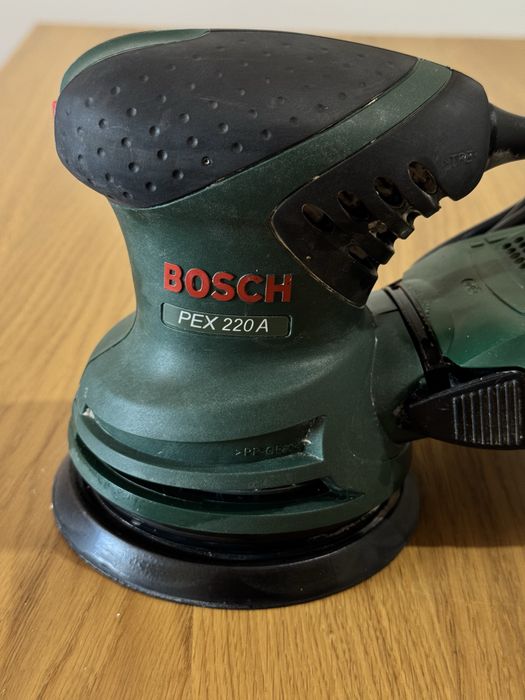 Lixadeira Excêntrica Bosch PEX 220 A – 220W, com caixa e manuais